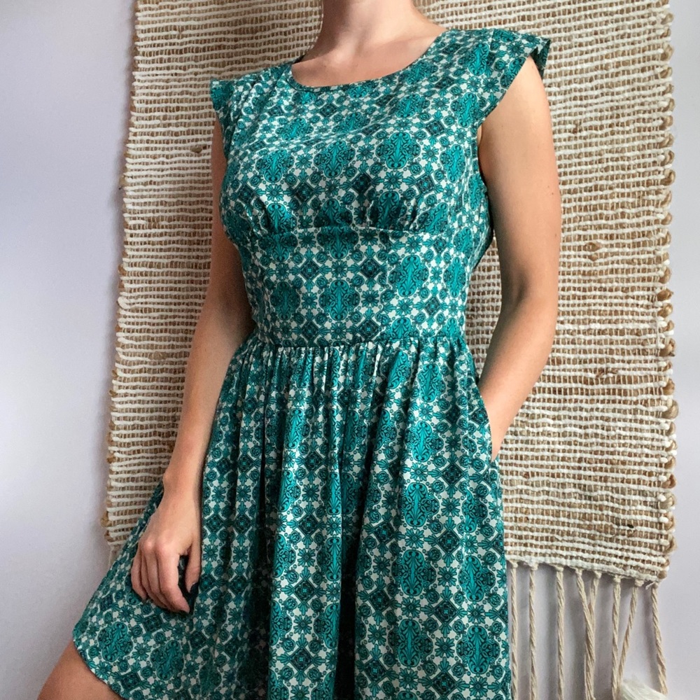 Patterned dress with pockets!